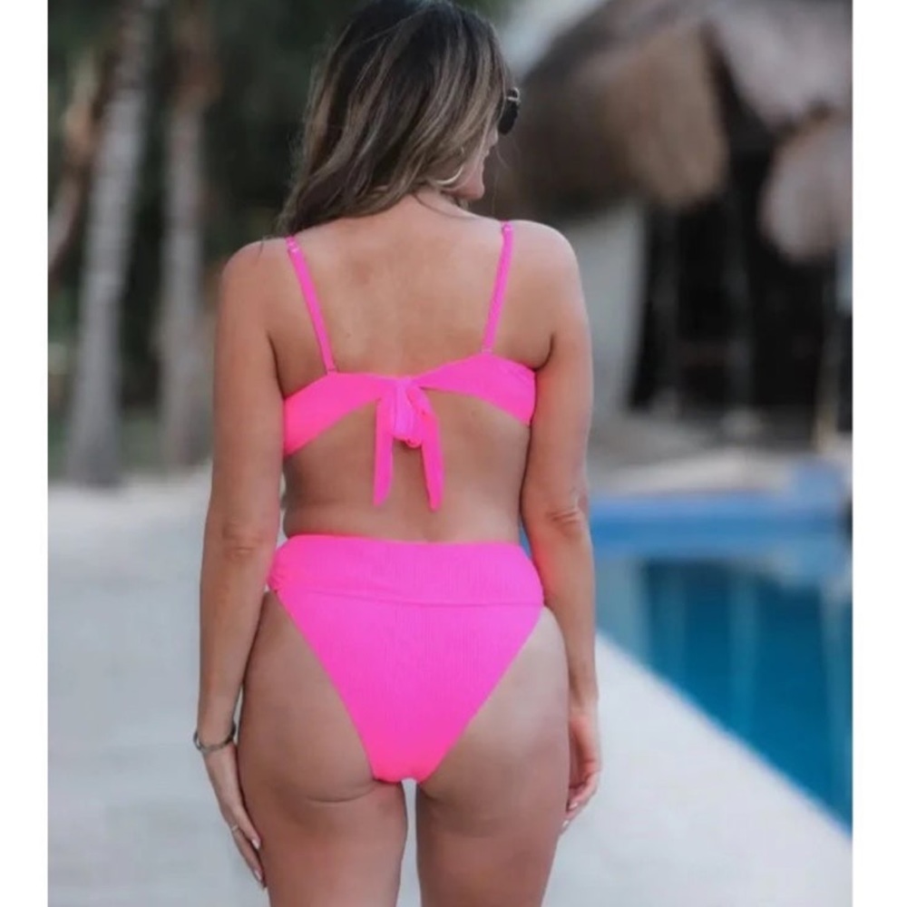 Pink Bikini - Picture 3 of 3